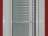 Ventana practicable con registro de persiana
